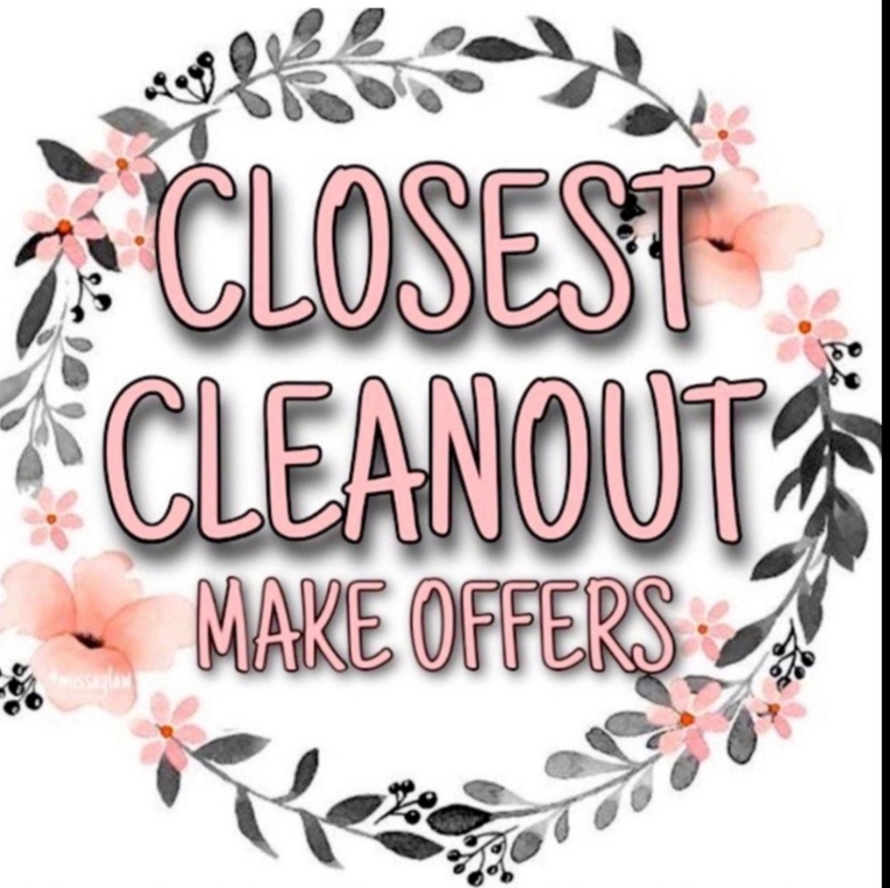 Make me an offer closet clean out everything must go - Picture 1 of 1